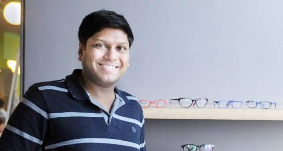 Microsoft की नौकरी छोड़ बेचने लगा चश्मा, आज है अरबों का मालिक