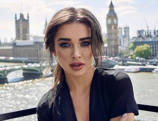 टॉवल में नजर आई अक्षय की फिल्म ये हिरोइन, PHOTOS हुईं वायरल