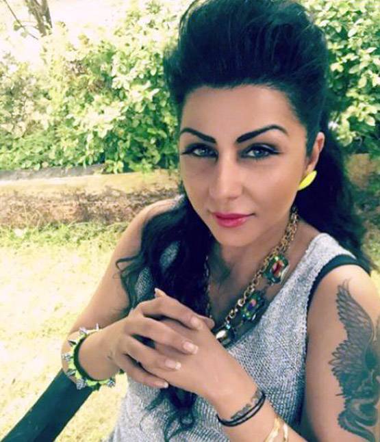 दंगों में हुई पिता की मौत, सौतेले बाप ने किया ये सलूक आज है बॉलीवुड की रॉकस्टार