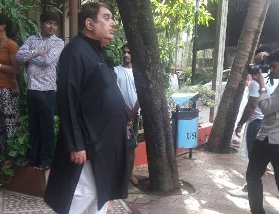 PHOTOS: इंदर कुमार की प्रार्थना सभा में फूट-फूट कर रोईं पत्नी पल्लवी