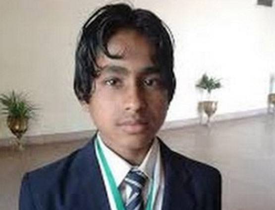 स्‍कूल जाने से पहले बेचते थे अखबार, खंभे के नीचे बैठकर करते थे पढ़ाई