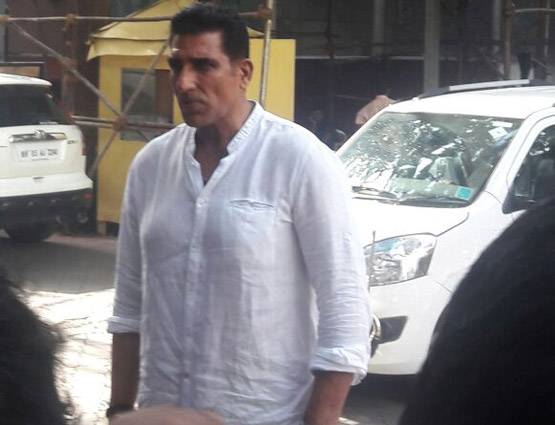 PHOTOS: इंदर कुमार की प्रार्थना सभा में फूट-फूट कर रोईं पत्नी पल्लवी