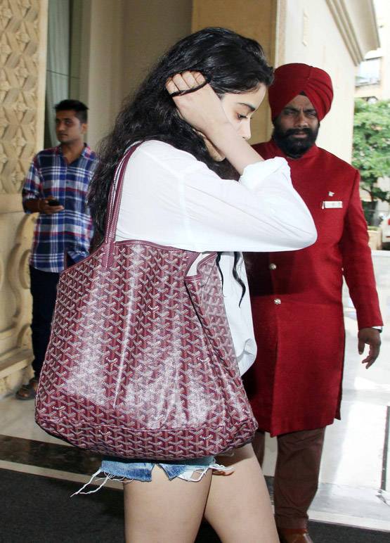 बिना मेकअप ऐसी दिखती हैं श्रीदेवी की बेटी जाह्नवी, PHOTOS हुईं वायरल