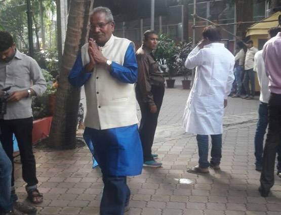 PHOTOS: इंदर कुमार की प्रार्थना सभा में फूट-फूट कर रोईं पत्नी पल्लवी