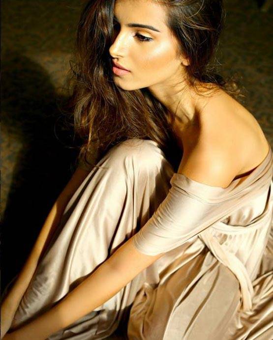 PHOTOS: करण जौहर लॉन्च करेंगे इस एक्ट्रेस को, टीवी में आ चुकी हैं नजर