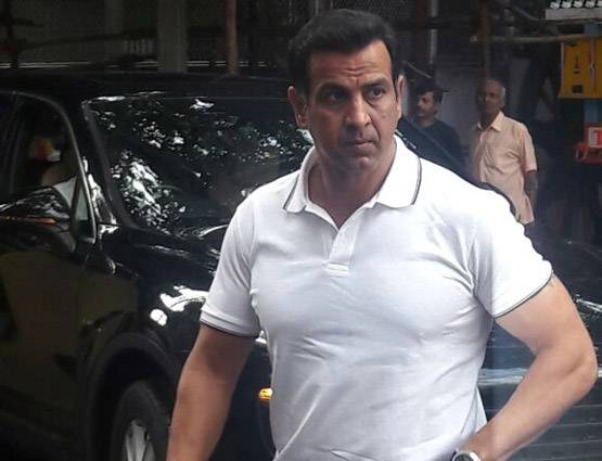 PHOTOS: इंदर कुमार की प्रार्थना सभा में फूट-फूट कर रोईं पत्नी पल्लवी