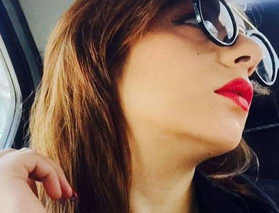 BLACK BIKINI में पूल में उतरीं नितिभा कौल, देखें PHOTOS