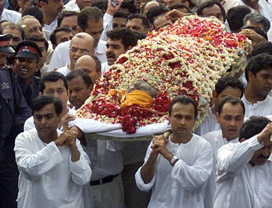 4 आने के 'सूत ट्रेडिंग' से 'फ्री के JIO' तक कैसे बना ब्रांड 'अंबानी'