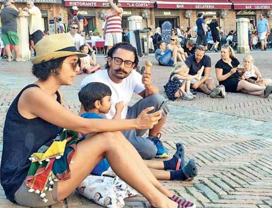 आमिर और शाहरुख फैमिली संग मना रहे हैं हॉलिडे