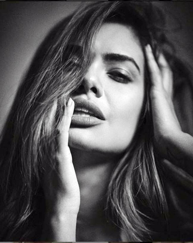 अजय देवगन की इस एक्ट्रेस ने कराया BIKINI शूट, PHOTOS वायरल