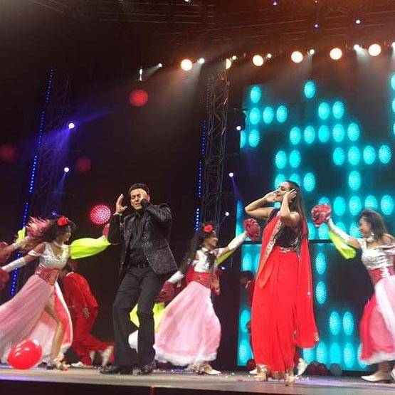 शाहरुख 8 करोड़, तो सनी लियोनी 25 लाख रु, शादी में परफॉर्म के लिए ये है CELEBS की Fees