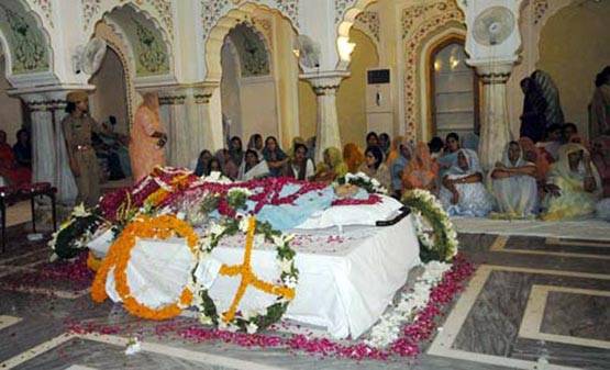 दुनिया की 10 खूबसूरत महिलाओं में शामिल थीं गायत्री देवी, जीती थीं रॉयल जिंदगी