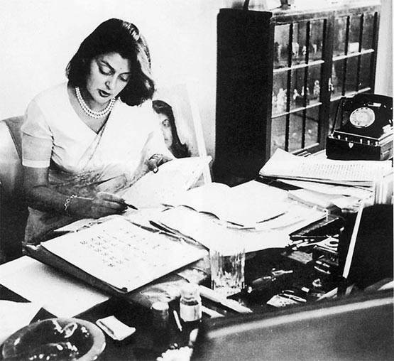 दुनिया की 10 खूबसूरत महिलाओं में शामिल थीं गायत्री देवी, जीती थीं रॉयल जिंदगी