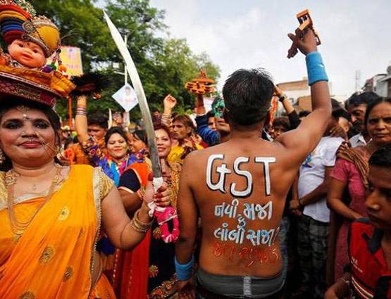 GST: आपकी थाली की ये चीजें अब TAX FREE, पिज्जा-बर्गर महंगा