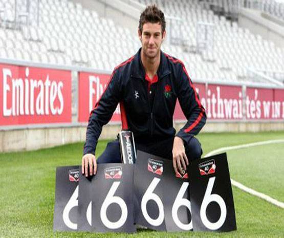 सर सोबर्स के बाद इन बल्लेबाजों ने उड़ाए हैं 6 गेंदों पर 6 छक्के