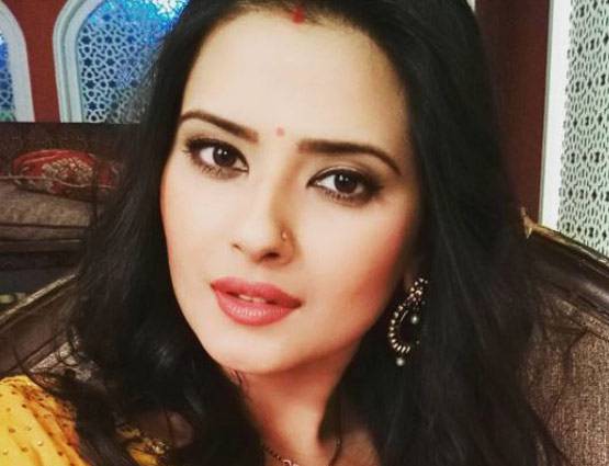 महाभारत के कर्ण की बहू है ये एक्ट्रेस, पर्दे पर नहीं रोमांस की इजाजत