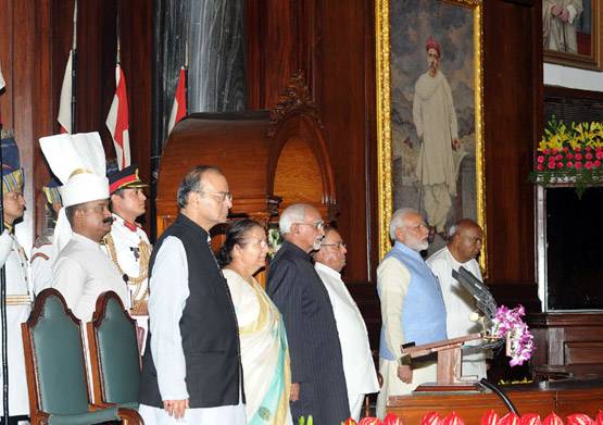 जीएसटी पर मिडनाइट मेगा शो की 10 यादगार तस्वीरें