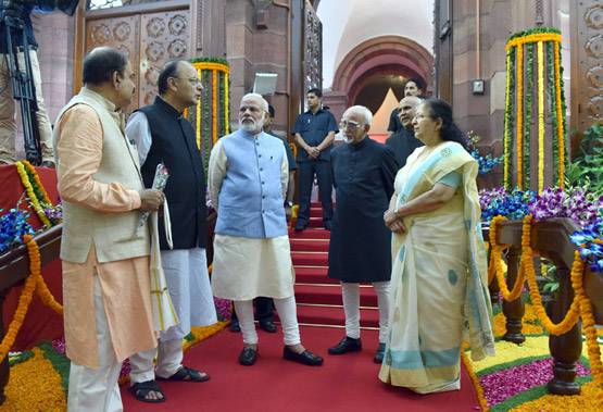 जीएसटी पर मिडनाइट मेगा शो की 10 यादगार तस्वीरें