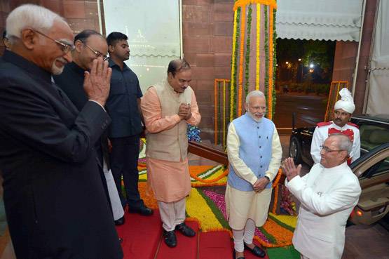 जीएसटी पर मिडनाइट मेगा शो की 10 यादगार तस्वीरें