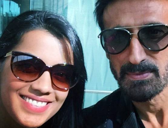 बचपन में तेल बेचती थीं मुग्धा, बिना शादी के रहती हैं 18 साल बड़े एक्टर के साथ