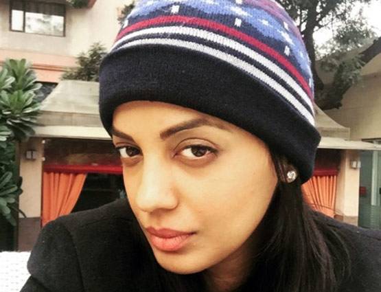 बचपन में तेल बेचती थीं मुग्धा, बिना शादी के रहती हैं 18 साल बड़े एक्टर के साथ