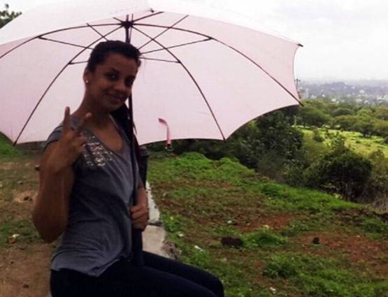 बचपन में तेल बेचती थीं मुग्धा, बिना शादी के रहती हैं 18 साल बड़े एक्टर के साथ