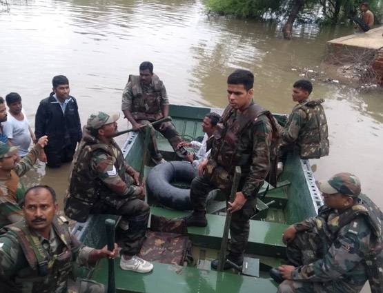 गुजरात में बाढ़ से हाहाकार, अब तक 123 लोगों की गई जान