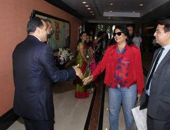 नीता अंबानी के साथ जश्न मनाते इस शख्स का फोटो हुई थी वायरल, मुकेश अंबानी के हैं बेहद करीब