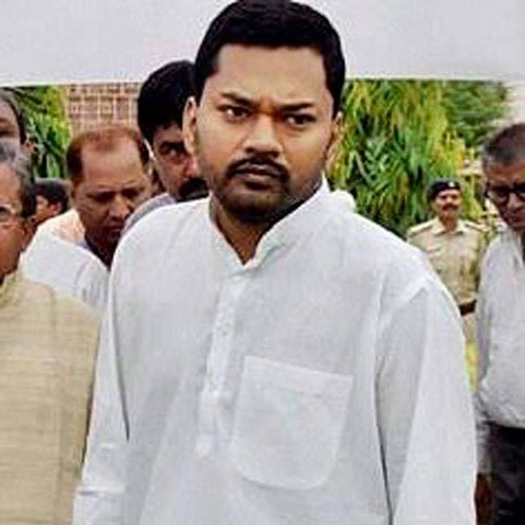 टीचर से की थी नीतीश ने इंटरकास्ट मैरिज, लाइमलाइट से दूर फैमिली