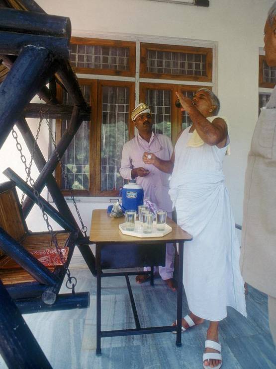 इंदिरा के खिलाफ उतरे थे लालू, कैसे बन गए गरीबों के मसीहा