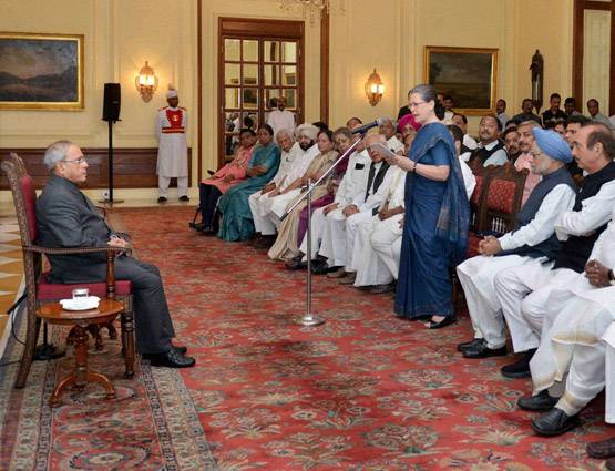 PHOTOS: ऐसी थी प्रणब दा और सोनिया गांधी के बीच की केमिस्ट्री