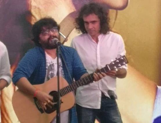 'जब हैरी मेट सेजल' का गाना लॉन्च करने अमेरिका से मुंबई आए शाहरुख