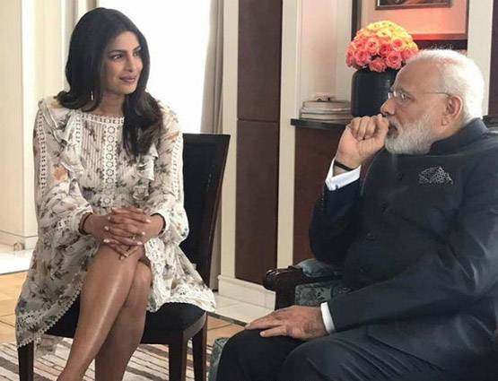 कभी बिकिनी की Adjust,कभी पूल में RELAX,वायरल हुई थी प्रियंका की Photos