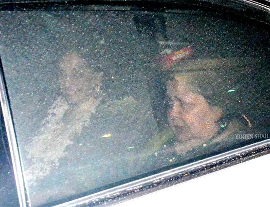 PHOTOS: मम्मी और रानी संग डिनर पर पहुंचे आदित्य चोपड़ा