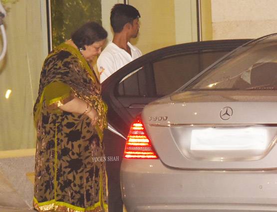 PHOTOS: मम्मी और रानी संग डिनर पर पहुंचे आदित्य चोपड़ा