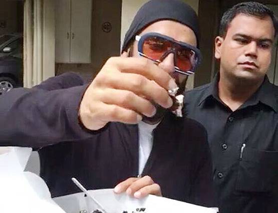 रणवीर सिंह को मिला जबरा फैन, लेकर आया था बर्थडे केक