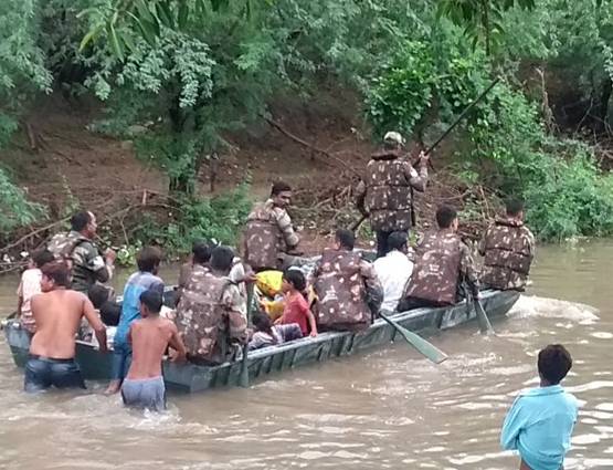 गुजरात में बाढ़ से हाहाकार, अब तक 123 लोगों की गई जान