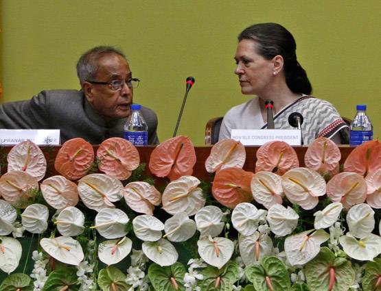 PHOTOS: ऐसी थी प्रणब दा और सोनिया गांधी के बीच की केमिस्ट्री