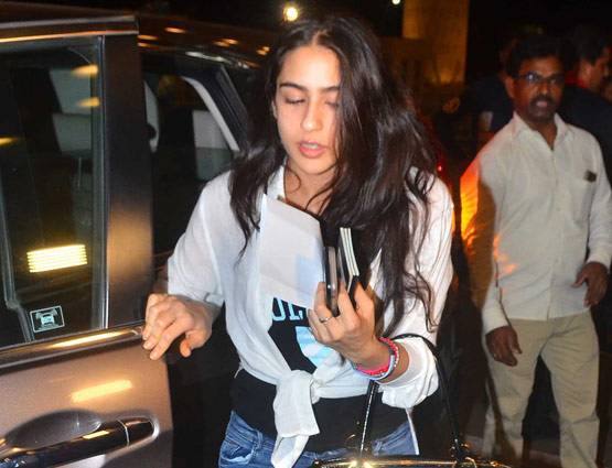 सारा-इब्राहिम संग निकले सैफ अली खान, करीना और तैमूर नहीं आए साथ