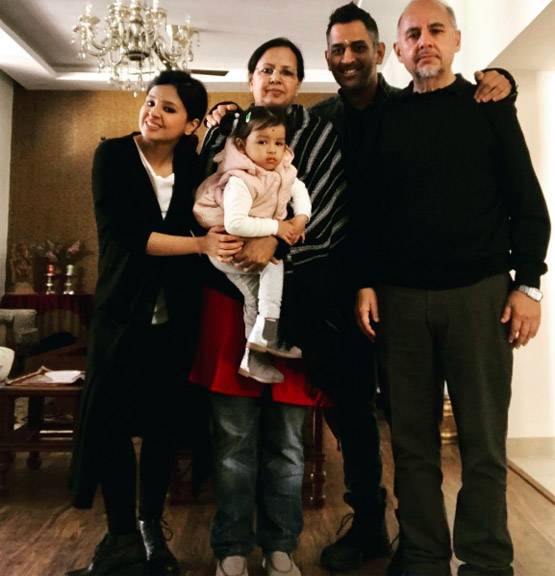 जानें- खुद से 7 साल छोटी साक्षी से धोनी को कैसे हुआ था प्यार