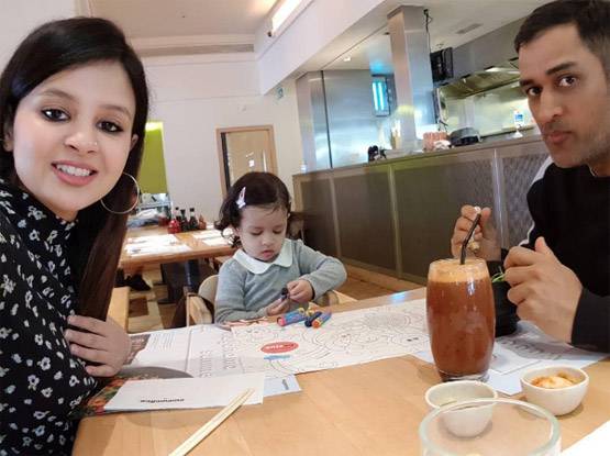 जानें- खुद से 7 साल छोटी साक्षी से धोनी को कैसे हुआ था प्यार