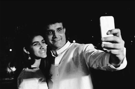 45 के हुए सौरव गांगुली, देखें बेटी सना के साथ खूबसूरत PHOTOS