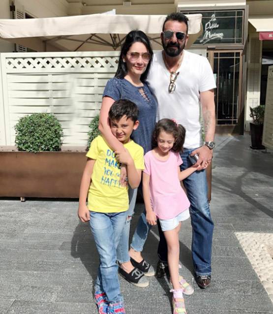 संजय दत्त ने की तीन बार शादी, इस वजह से हुई थी पहली पत्नी की मौत