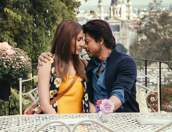 'जब हैरी मेट सेजल' का गाना लॉन्च करने अमेरिका से मुंबई आए शाहरुख