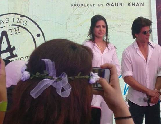 'जब हैरी मेट सेजल' का गाना लॉन्च करने अमेरिका से मुंबई आए शाहरुख