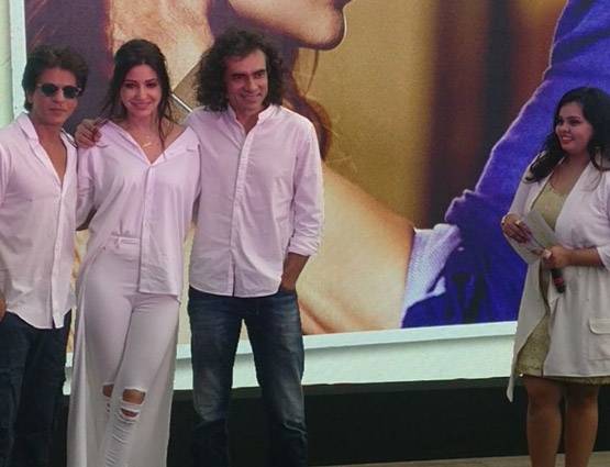 'जब हैरी मेट सेजल' का गाना लॉन्च करने अमेरिका से मुंबई आए शाहरुख