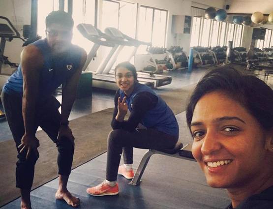 17 साल की उम्र में दोहरा शतक लगा स्मृति मंधाना ने मचाई थी सनसनी