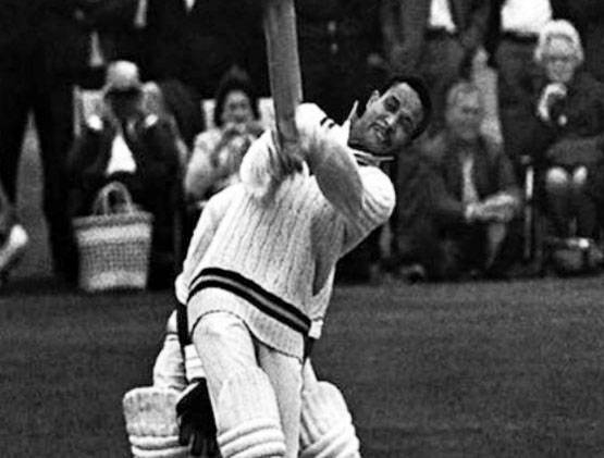 सर सोबर्स के बाद इन बल्लेबाजों ने उड़ाए हैं 6 गेंदों पर 6 छक्के