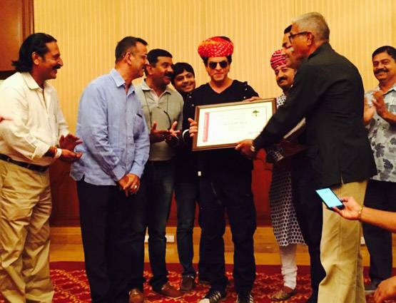 पगड़ी पहन शाहरुख तैयार, ये लुक देख आप भी कहेंगे वाह-वाह