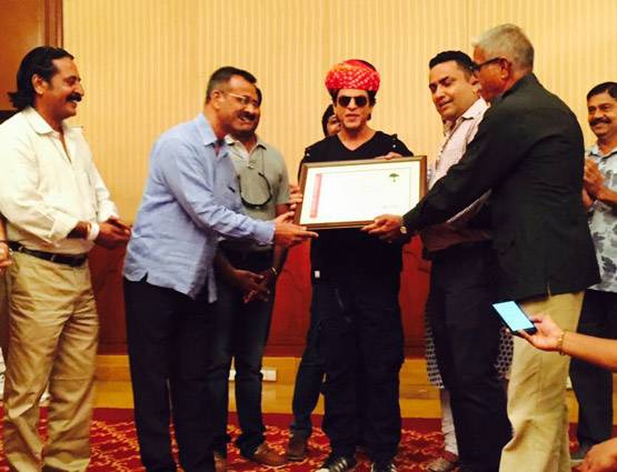 पगड़ी पहन शाहरुख तैयार, ये लुक देख आप भी कहेंगे वाह-वाह